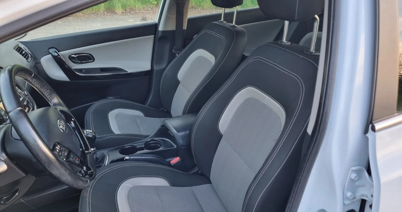 Kia Ceed cena 43500 przebieg: 183000, rok produkcji 2016 z Zawiercie małe 562